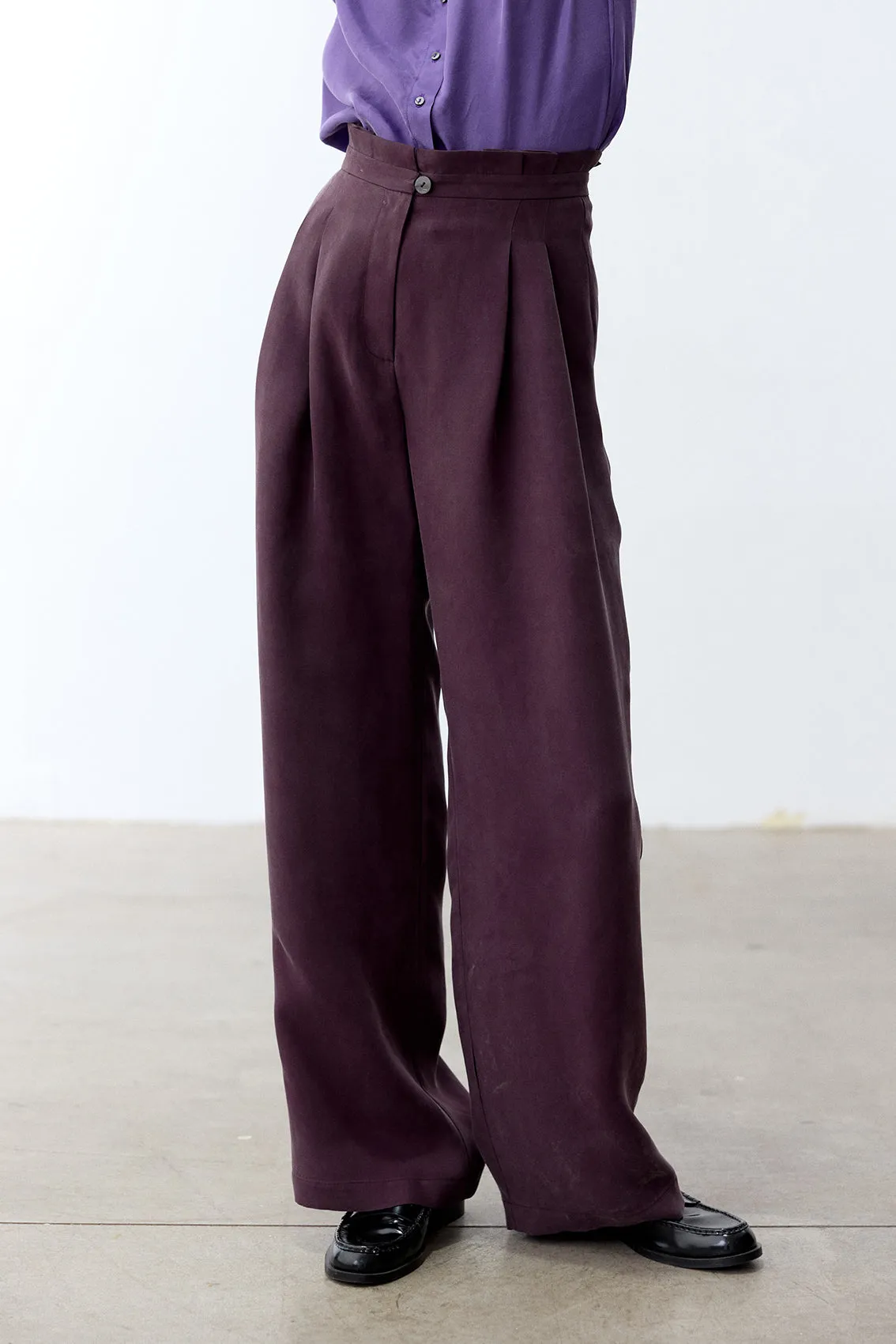 Pleated High-Waist Trousers Cupro - Berenjena